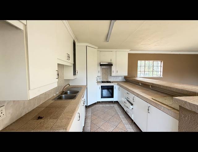 5 BEDROOM FREEHOLD FOR SALE IN LAKEFIELD